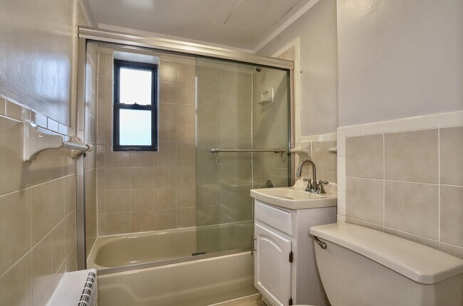 Building Photo - 1721 John F. Kennedy Blvd