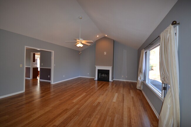 Building Photo - 100 Hyde Ave