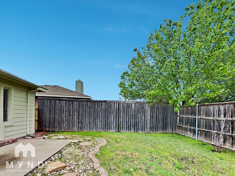 Building Photo - 1120 Single Tree Dr