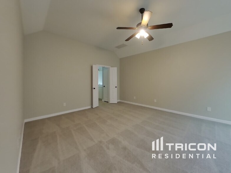 Building Photo - 421 Spring Creek Drive