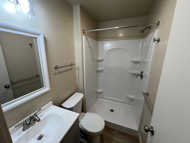 Building Photo - Newly Renovated 1 Bedroom with Washer & Dryer in Neffsville, Electric included!