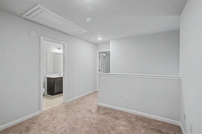 Building Photo - 1360 Sugar Glen Ct