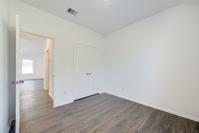Building Photo - 5023 Lavaridge Dr