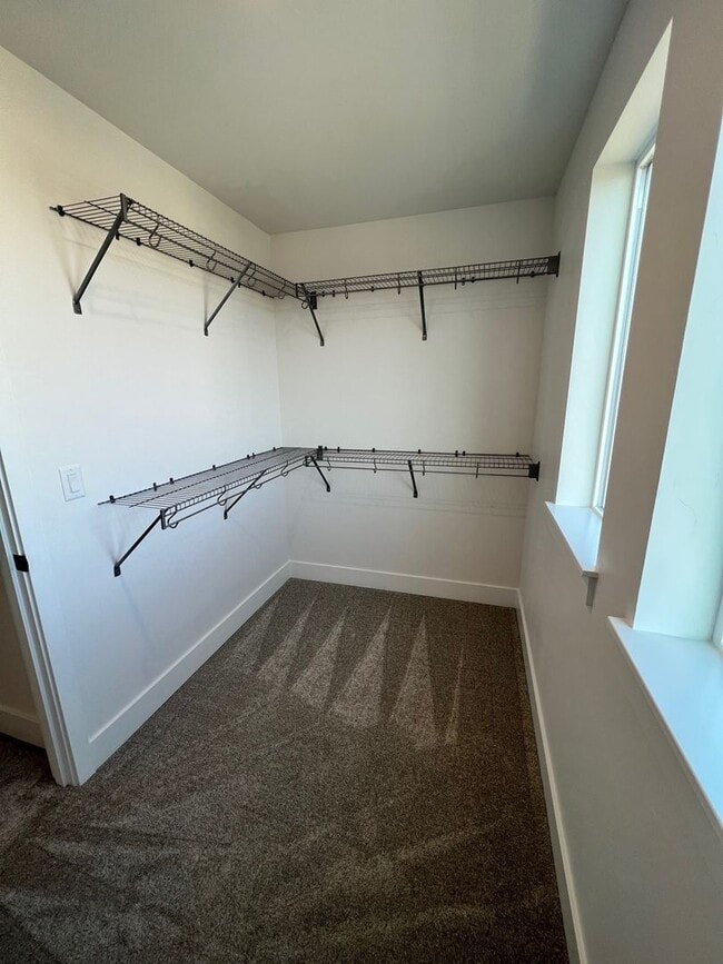 Building Photo - Petrosa 3 Bedroom Townhome