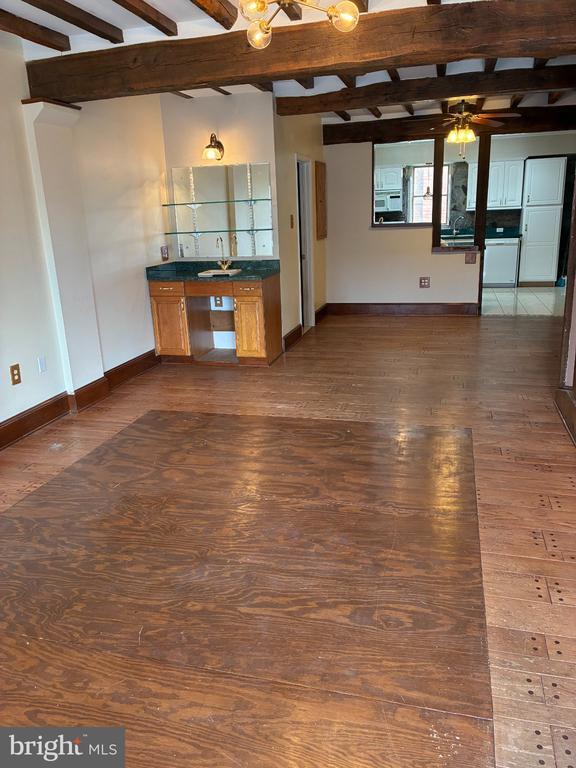 Building Photo - 16 Catalpa Ct