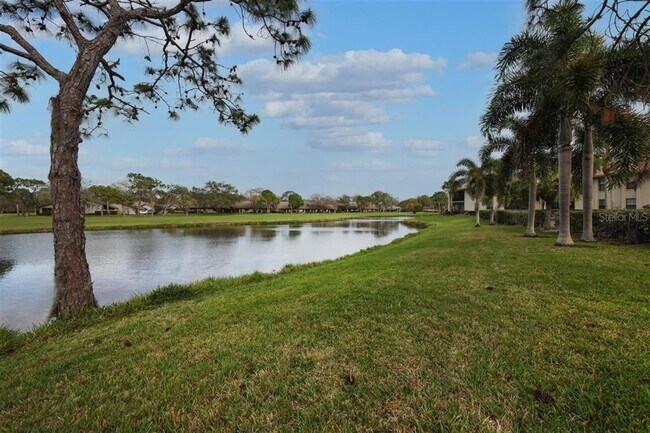 Building Photo - 4644 Weybridge St