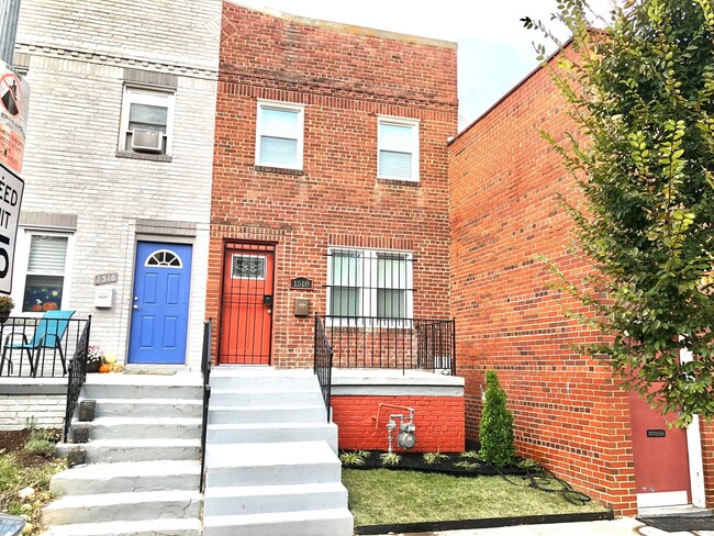 Building Photo - Cute House On a Quiet Street! Pets Welcome!