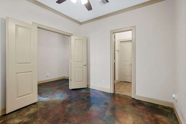 Building Photo - 1218 Sandman St