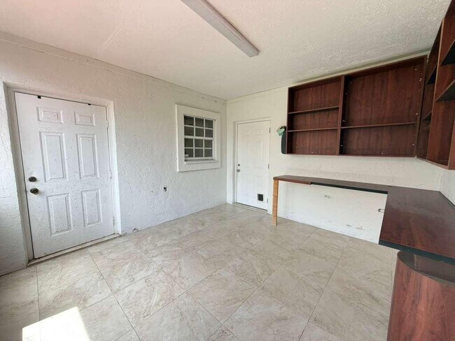 Building Photo - 13986 Morning Glory Dr