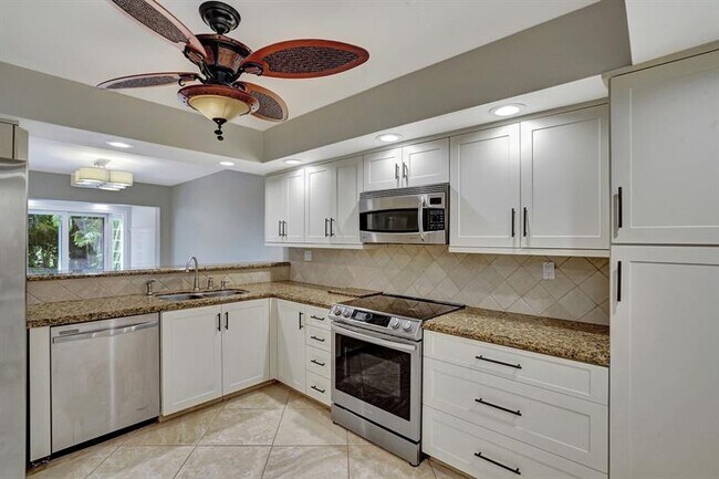 Building Photo - 6012 Glendale Dr