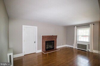Building Photo - 429 S Washington St