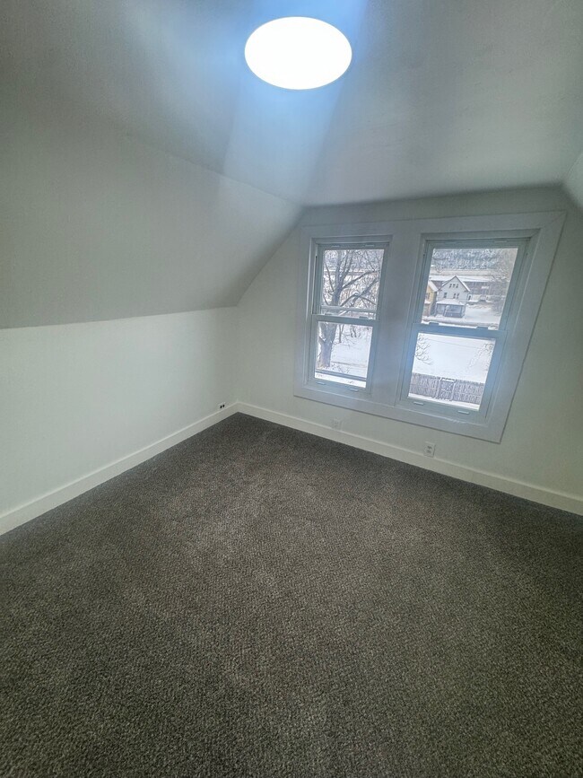 Building Photo - 1413 4th Ave