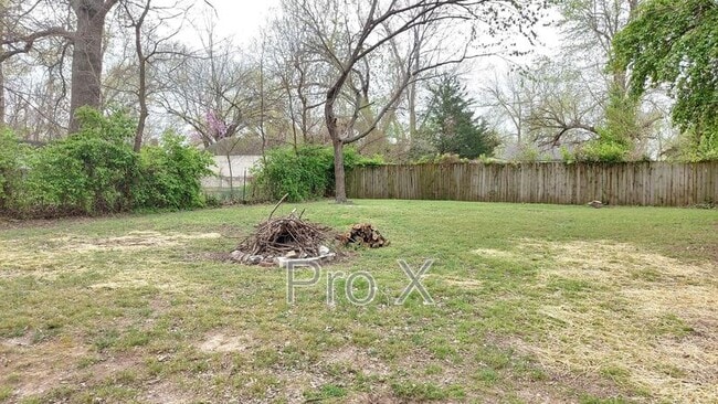 Building Photo - 463 Fieldcrest Dr