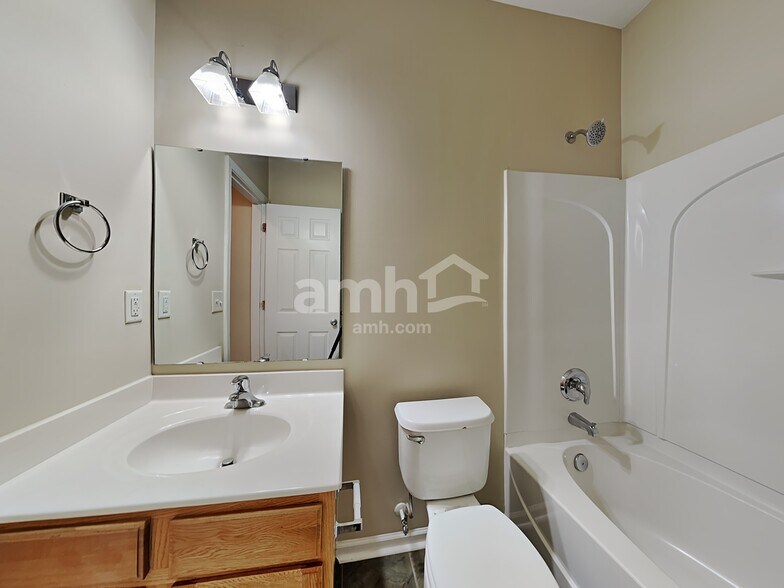 Building Photo - 6352 Hedgewood Ln