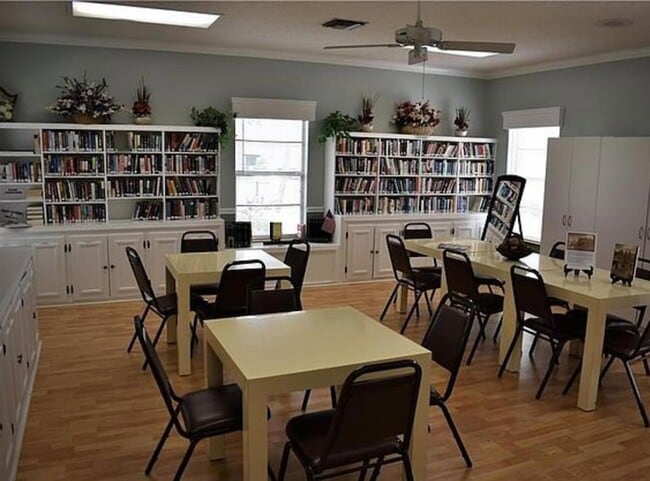 Building Photo - 7716 SE Sugar Sand Cir