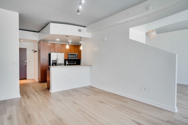 Building Photo - 155 S Court Ave