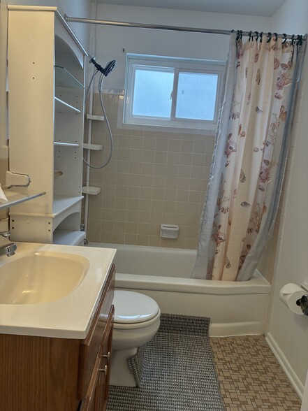 Building Photo - 1353 Stewart Ave