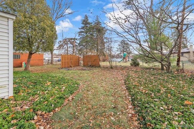 Building Photo - 3945 Harding St