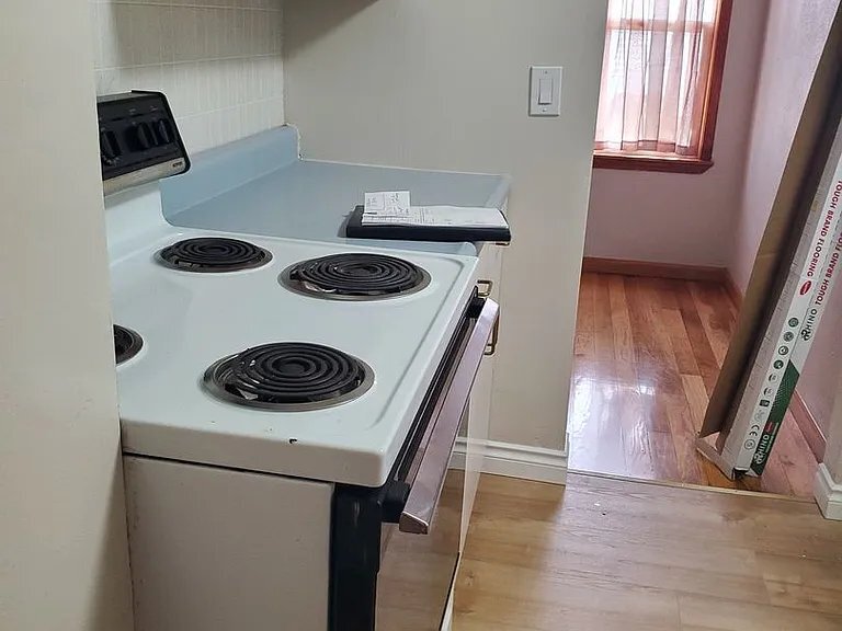 Building Photo - 224 E Graves Rd