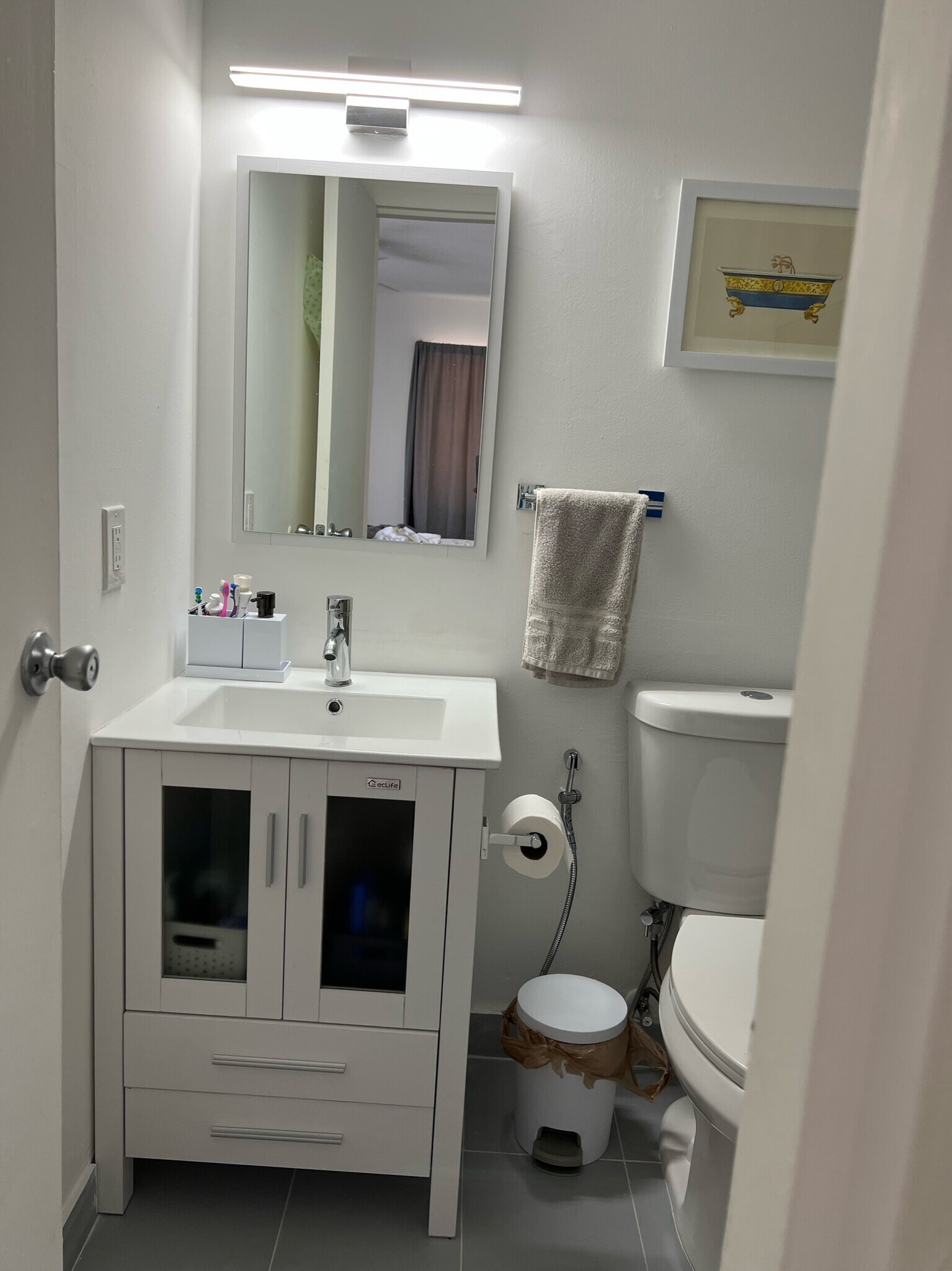 Main Bathroom - 8425 Harding Ave