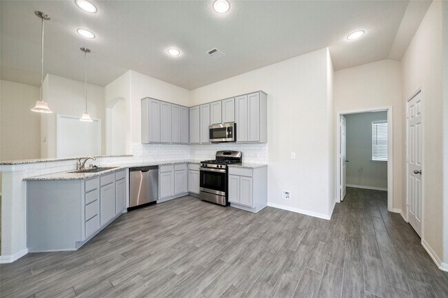 Building Photo - 3227 Fairhaven Ln