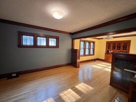 Building Photo - 3165 Vernon St