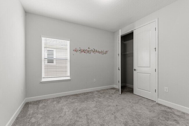 Building Photo - 127 Ashley Lake Ct