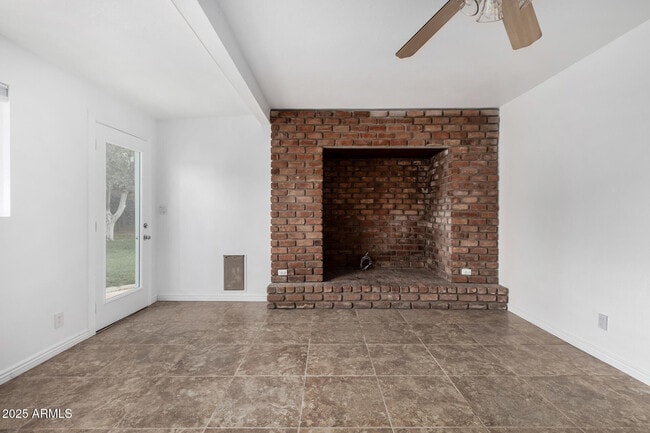 Building Photo - 3726 E Weldon Ave