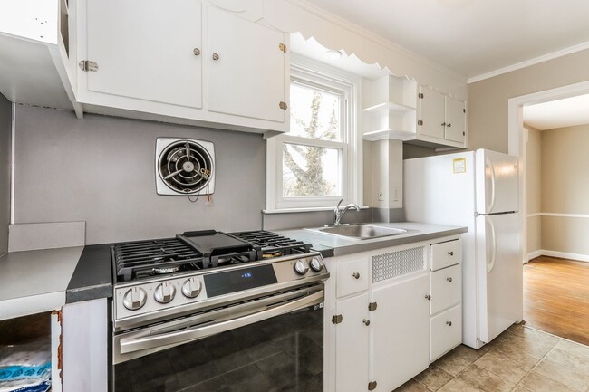 Building Photo - Charming 3-Bedroom Colonial in Glenside