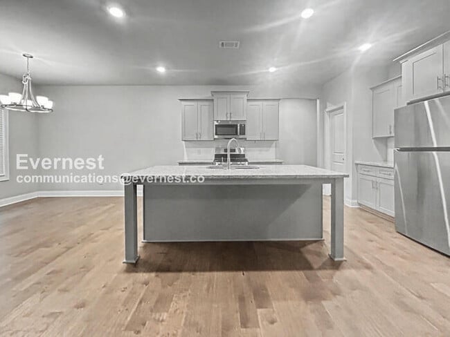 Building Photo - Limited Time Special Offer / 3 Bed/3 Bath Home with Garage / Pet-Friendly / Vouchers Accepted / A...