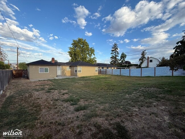 Building Photo - 213 S 48th Ave