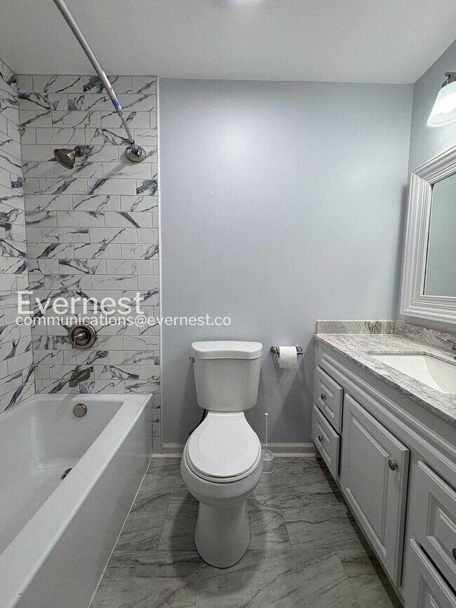 Building Photo - PROMO: Get $500 Off First Full Month’s Rent!/Spacious Town Home with Modern Amenities / 3 Beds & ...