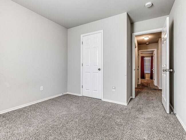 Building Photo - Cute home in Mustang schools + 3 bedrooms + 2 bathrooms