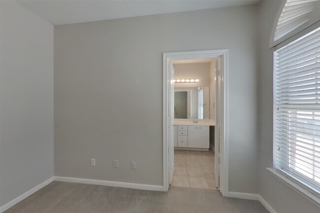 Building Photo - 3135 Lavender Candle Dr