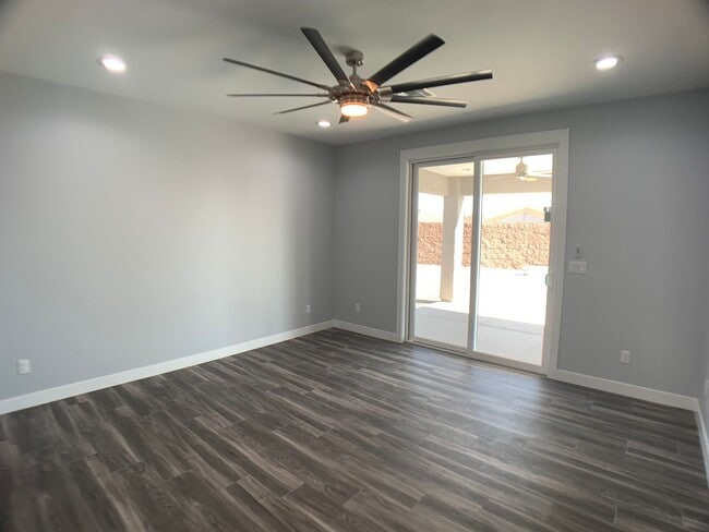 Building Photo - 3 Bedroom - 2 Bath Pool Home