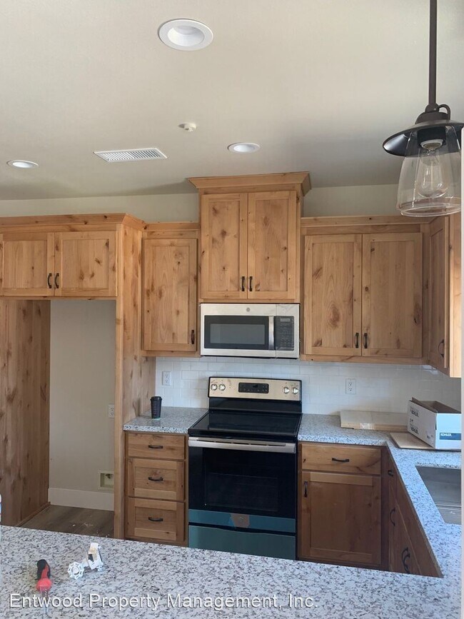 Building Photo - 2 br, 1 bath House - 832 W. 11th Avenue