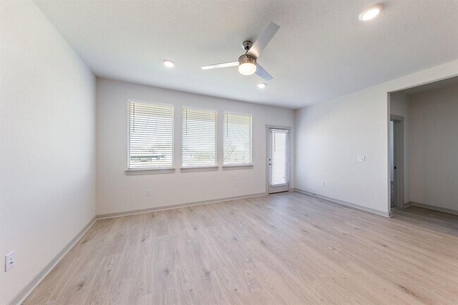 Building Photo - 2416 Tucker Ln