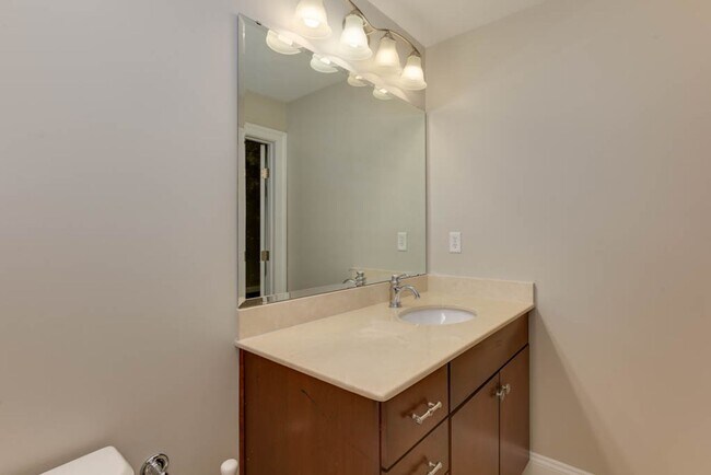 Building Photo - Spectacular Penthouse Condo in Downtown No...