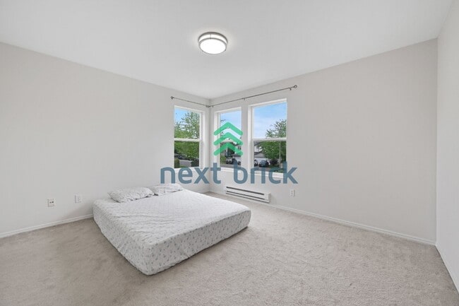 Building Photo - Charming 3-Bed with 2.5 Baths in Mountlake Terrace – Spacious 1561 Sq Ft Retreat!