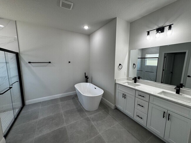 Building Photo - Newly Built 4 Bedroom Home for Rent – Prime Ocala Location