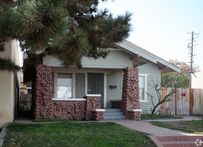 Building Photo - 225 18th St