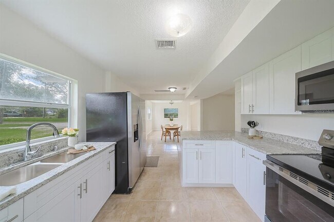 Building Photo - 2417 S 66th St