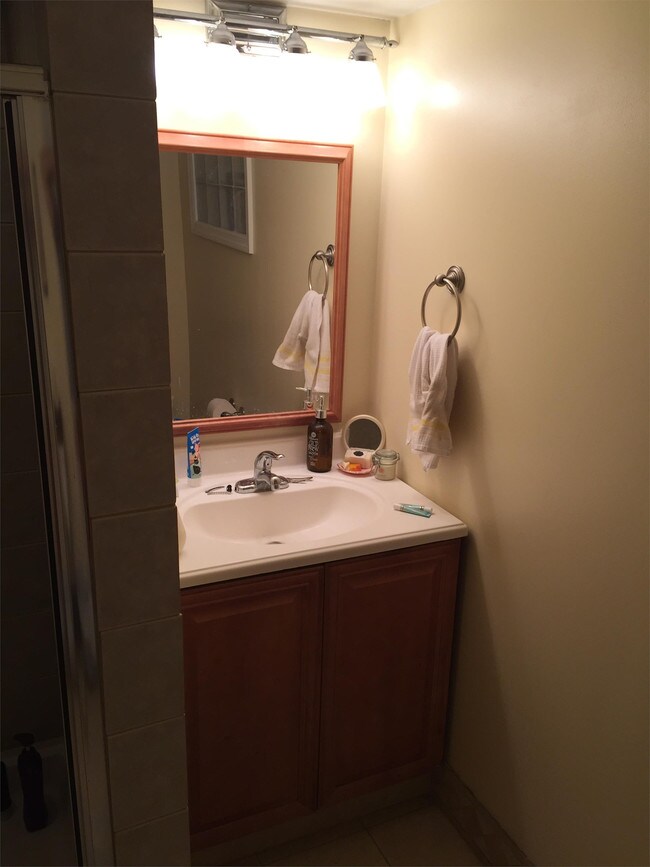 Building Photo - 2604 N Winchester St