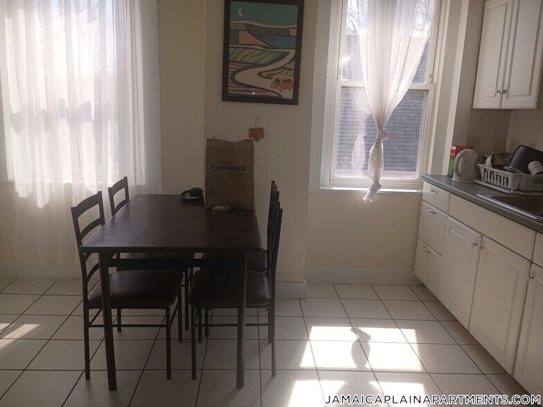 Building Photo - 31 Gay Head St