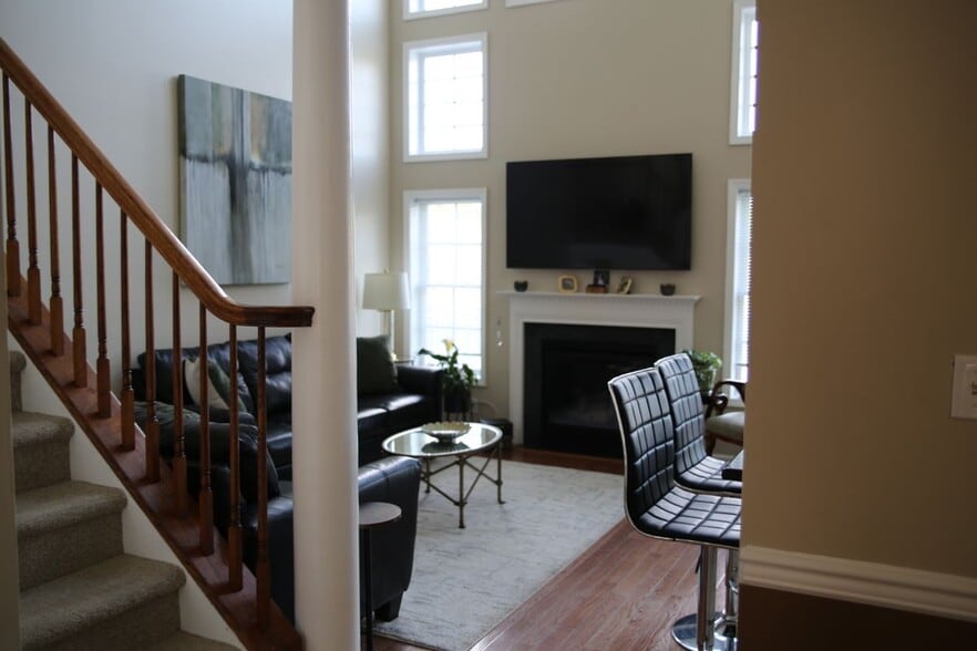 Building Photo - 18 Rosewood Ct