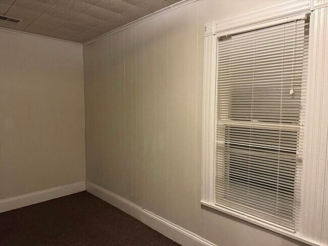 Building Photo - 323 Ash St