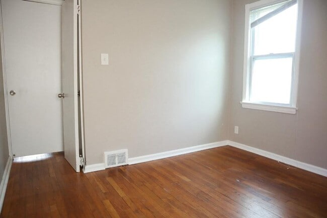 Building Photo - 4144 Hinsdale Rd