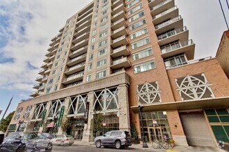 Building Photo - 230 W Division St