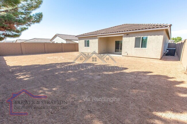 Building Photo - 495 E Rio Pl