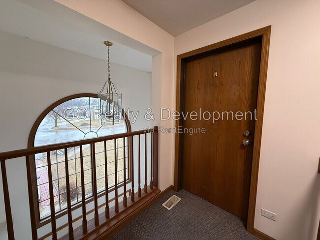 Building Photo - 319 Dee Ct